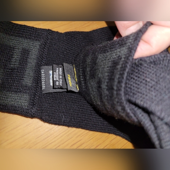 FENDI women's black gloves - Picture 3 of 9